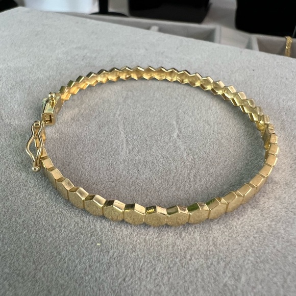 ‼️Sale‼️ 18K Real Gold Bee Bracelet/Bangle - Picture 4 of 7